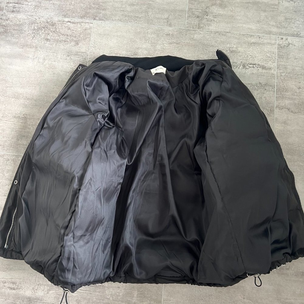 Elegant Black and White Puffer Jacket - Picture 8 of 8